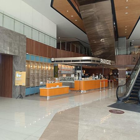 Skysuites Residence スラバヤ エクステリア 写真