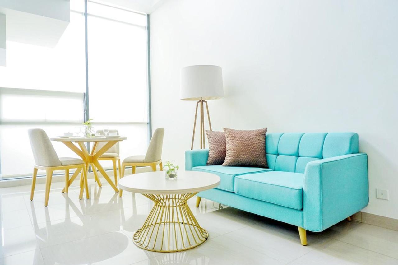 Skysuites Residence スラバヤ エクステリア 写真