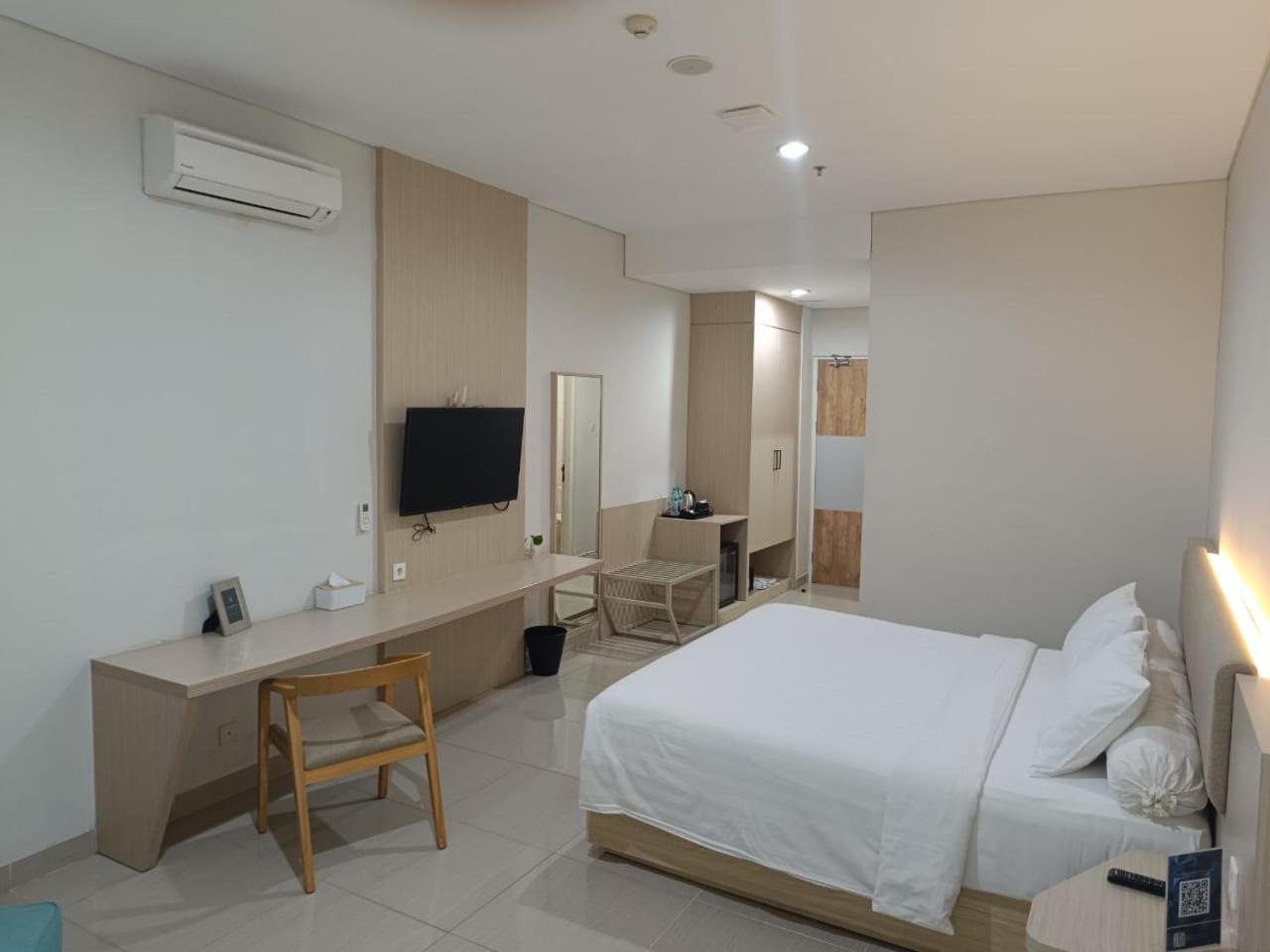 Skysuites Residence スラバヤ エクステリア 写真