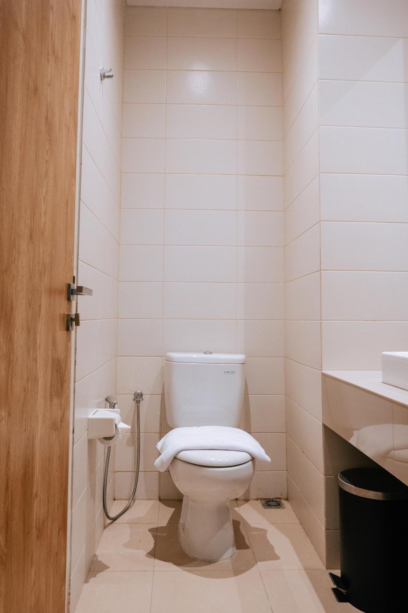 Skysuites Residence スラバヤ エクステリア 写真