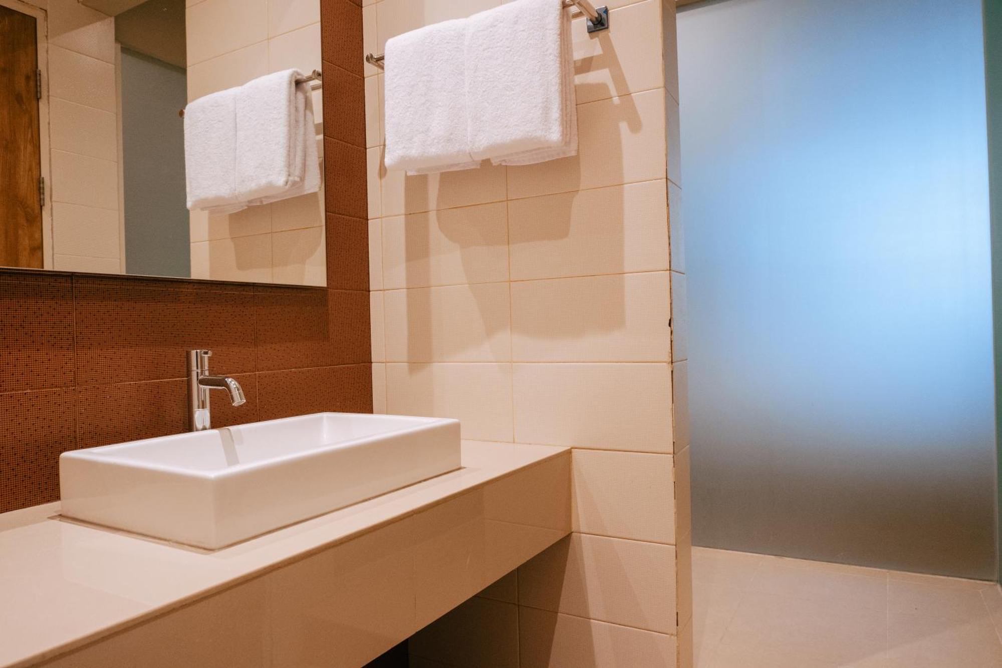 Skysuites Residence スラバヤ エクステリア 写真