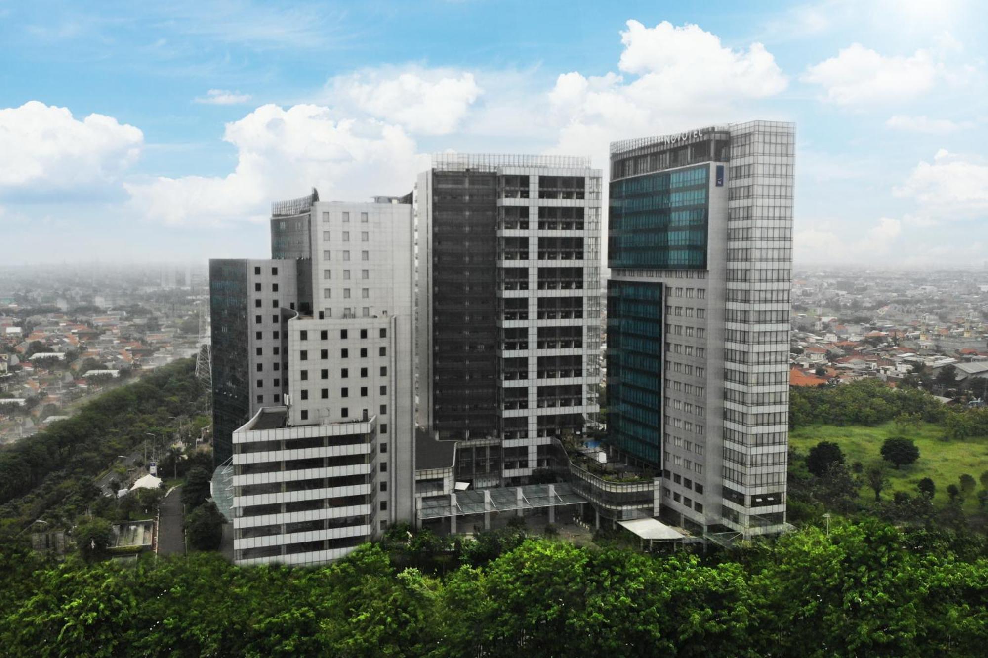 Skysuites Residence スラバヤ エクステリア 写真