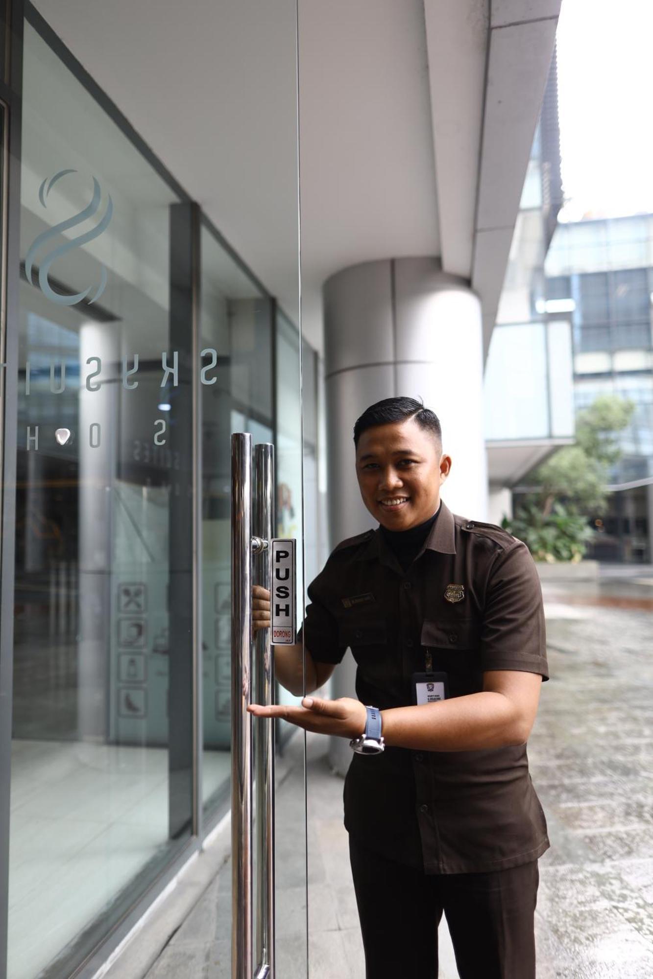 Skysuites Residence スラバヤ エクステリア 写真