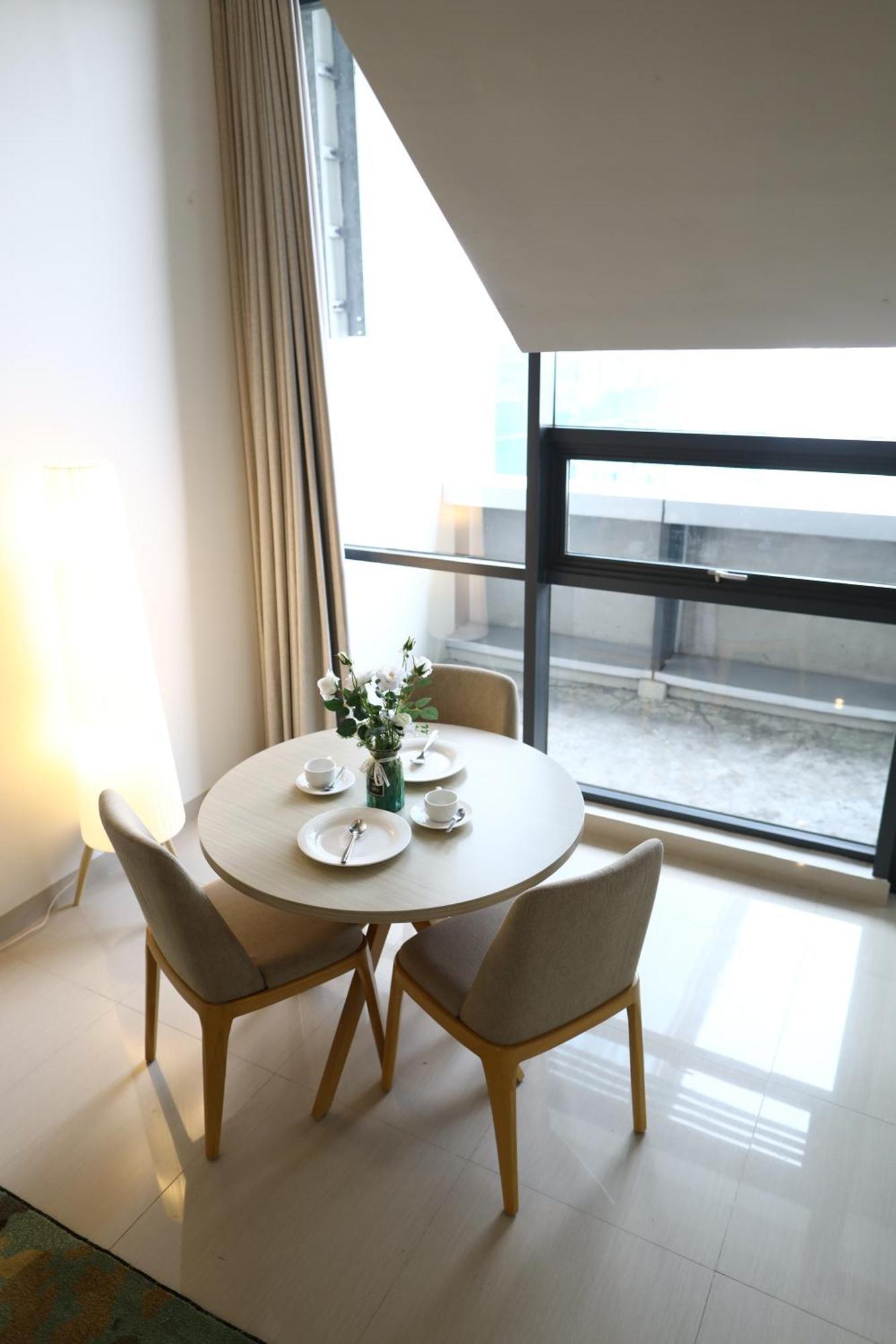 Skysuites Residence スラバヤ エクステリア 写真
